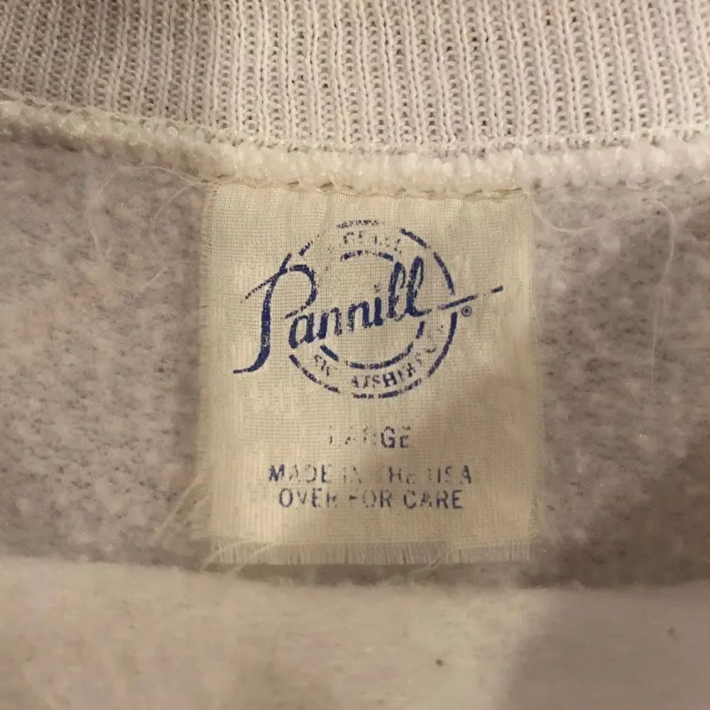 Minnie Mouse Vintage Sweatshirt - Picture 7 of 14